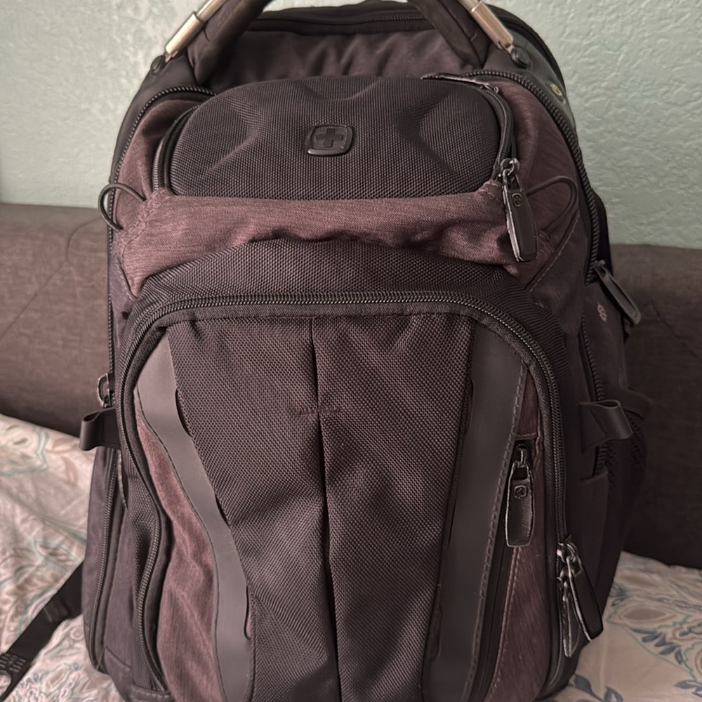 Lightly used Swiss gear backpack .